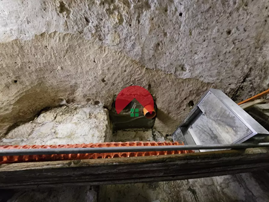 Immagine 19 di Attività commerciale in vendita  a Matera