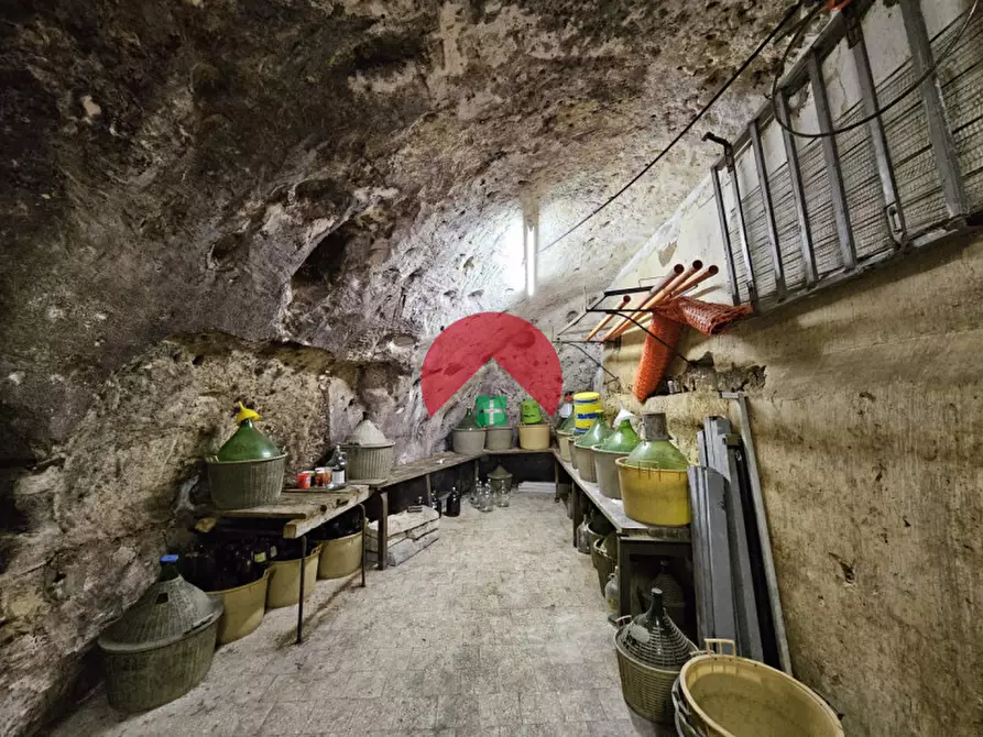 Immagine 21 di Attività commerciale in vendita  a Matera