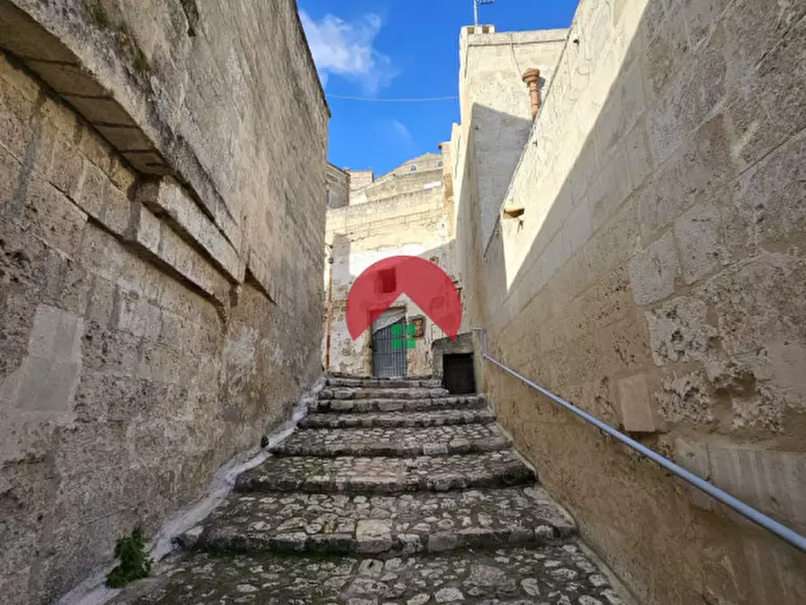 Immagine 22 di Attività commerciale in vendita  a Matera