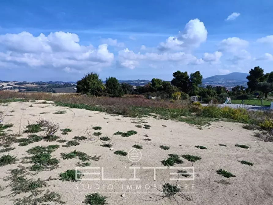Immagine 1 di Terreno in vendita  a Osimo
