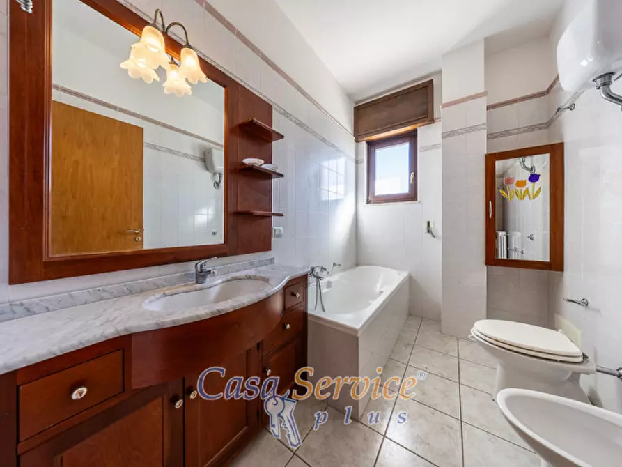 Immagine 7 di Appartamento in vendita  in Via Fratelli Bandiera a Casarano