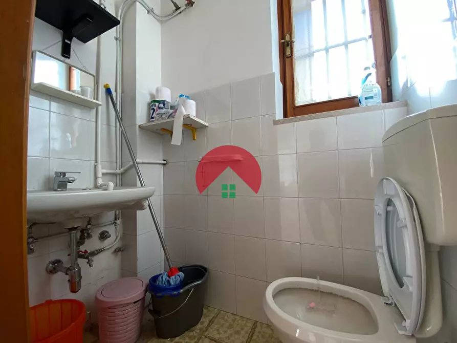 Immagine 4 di Attività commerciale in vendita  a Matera