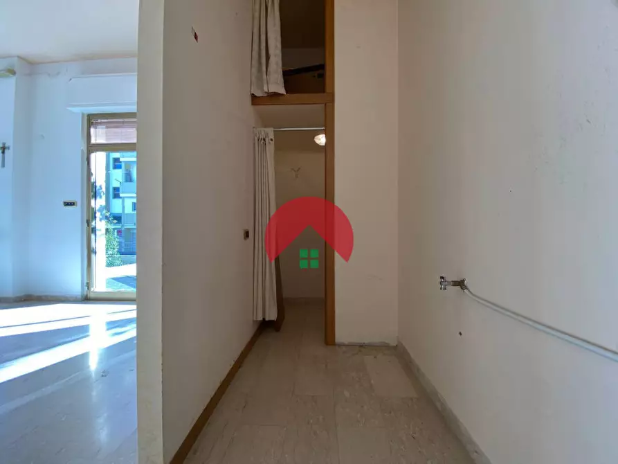 Immagine 6 di Attività commerciale in vendita  a Matera