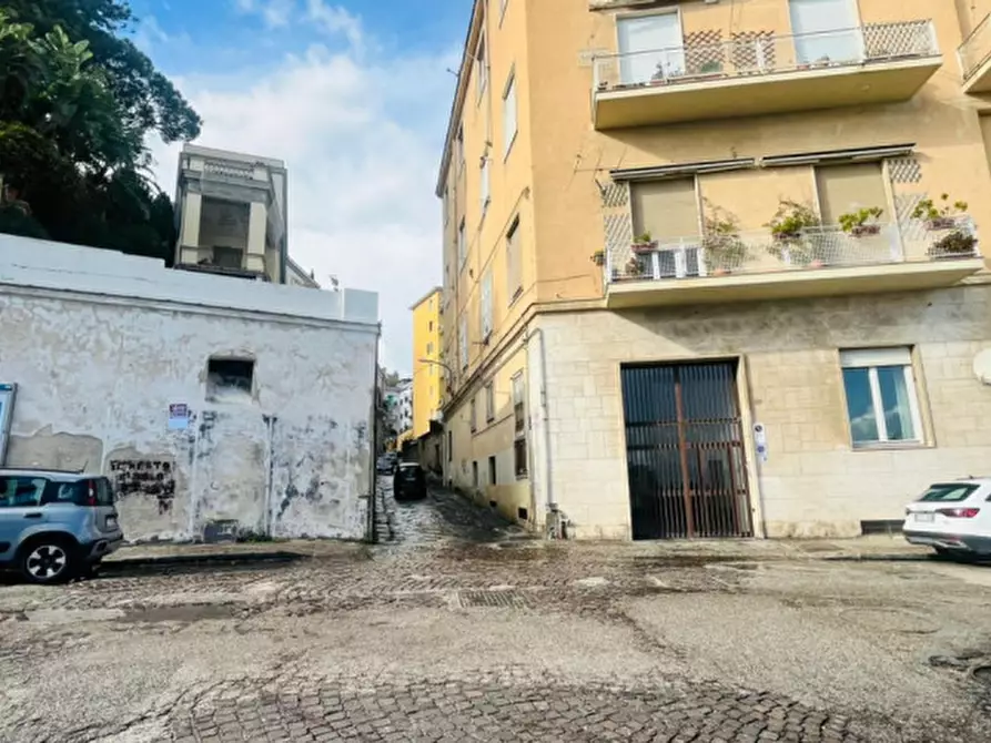 Immagine 2 di Negozio in vendita  in VIA POSILLIPO a Napoli
