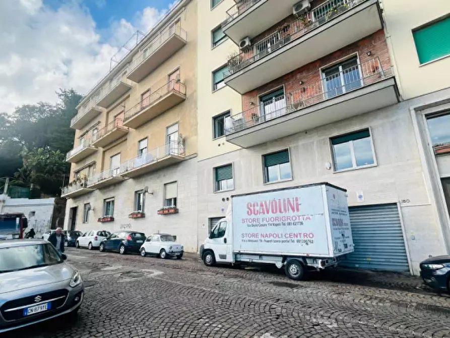 Immagine 3 di Negozio in vendita  in VIA POSILLIPO a Napoli