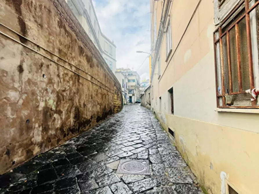 Immagine 4 di Negozio in vendita  in VIA POSILLIPO a Napoli