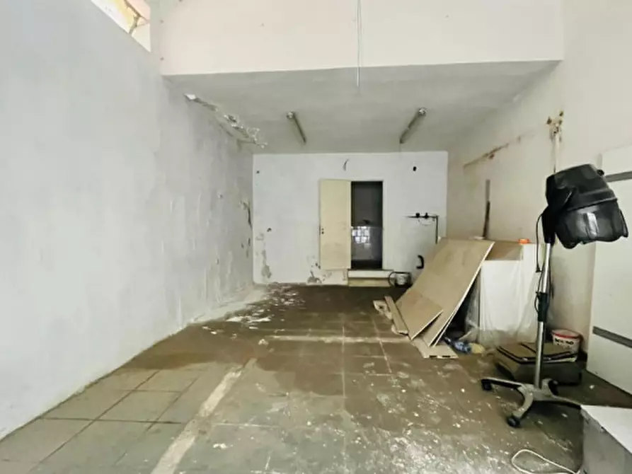 Immagine 6 di Negozio in vendita  in VIA POSILLIPO a Napoli