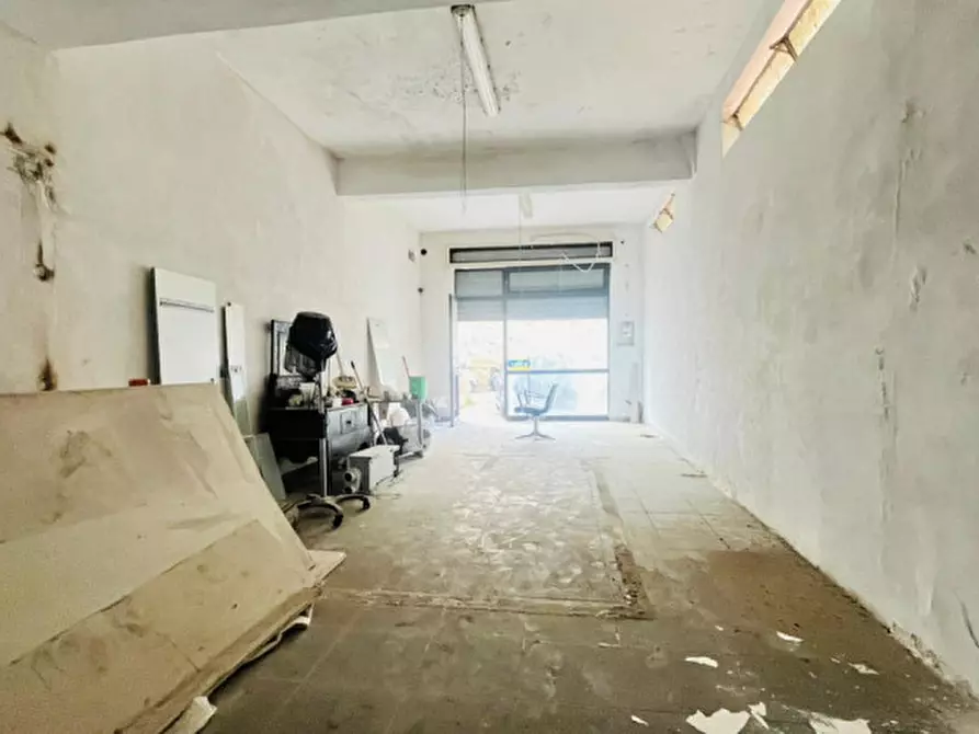 Immagine 7 di Negozio in vendita  in VIA POSILLIPO a Napoli