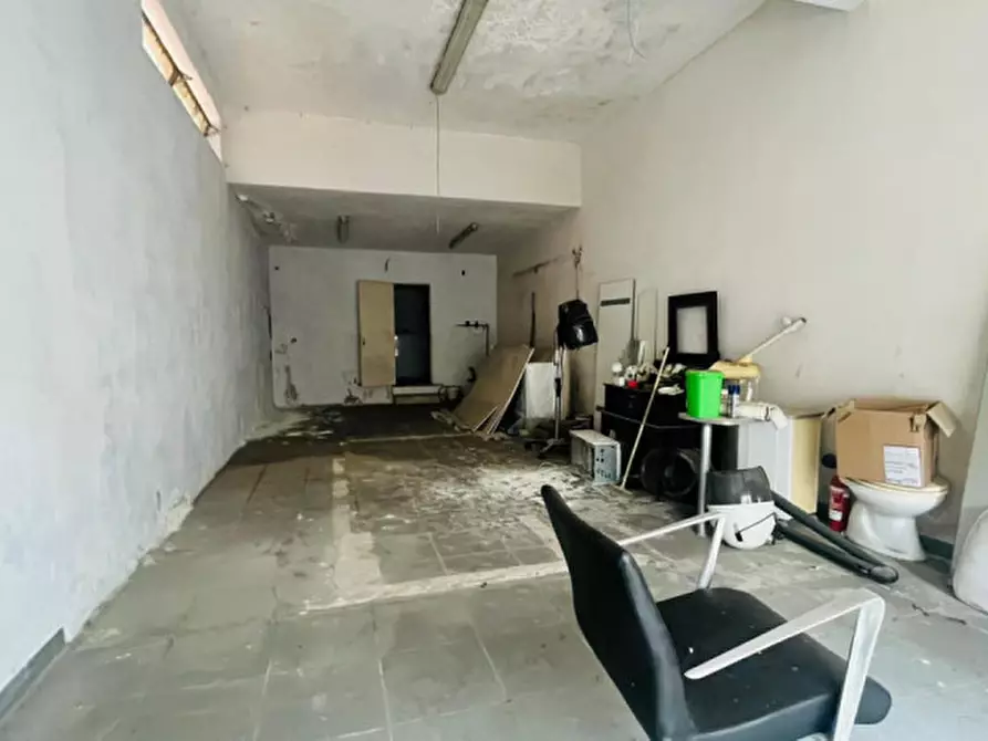 Immagine 9 di Negozio in vendita  in VIA POSILLIPO a Napoli