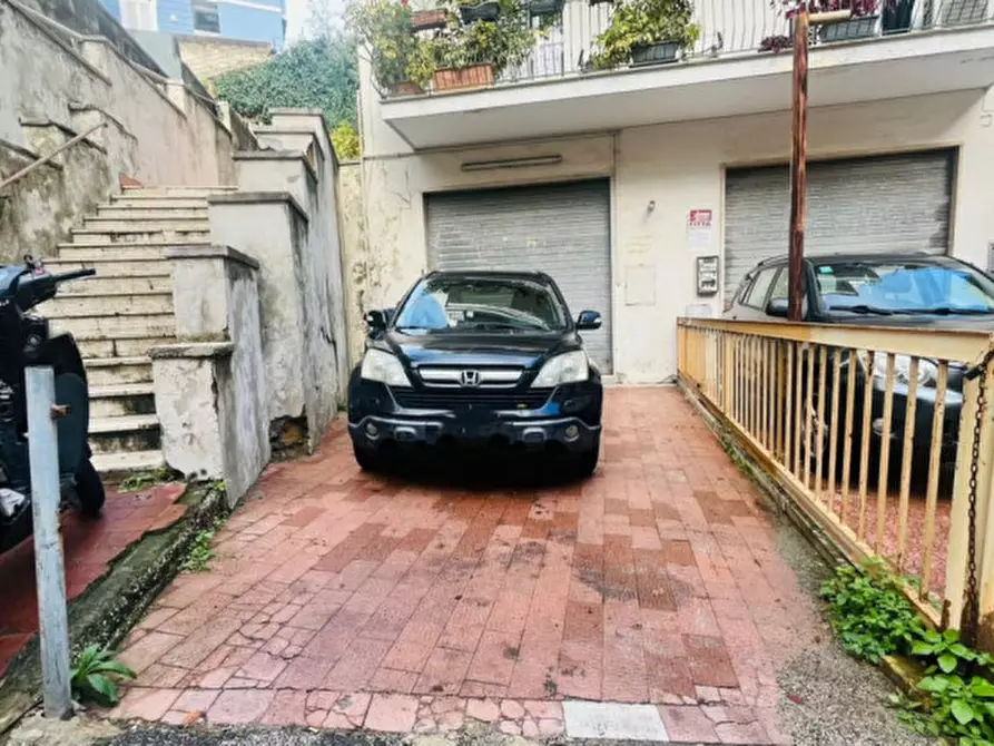 Immagine 16 di Negozio in vendita  in VIA POSILLIPO a Napoli