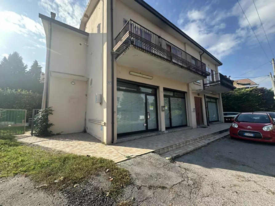 Immagine 2 di Negozio in vendita  in via Fornaci 217 a Padova