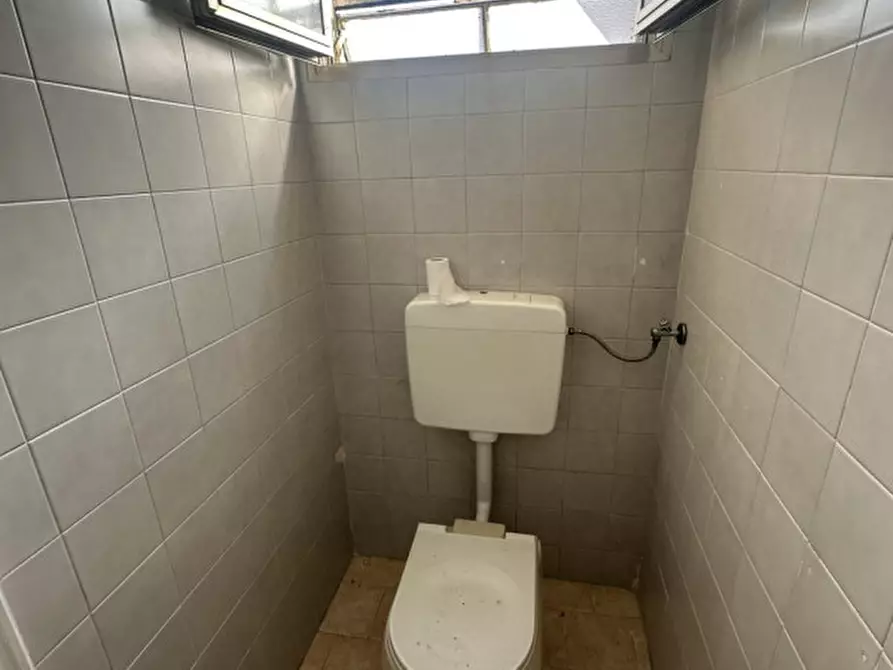 Immagine 16 di Negozio in vendita  in via Fornaci 217 a Padova