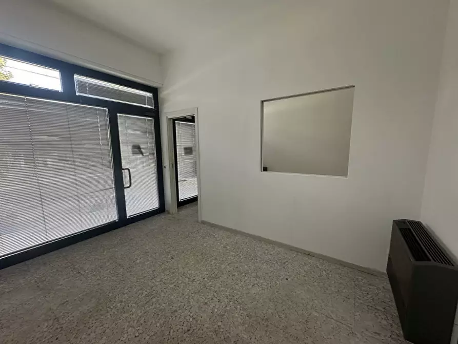 Immagine 22 di Negozio in vendita  in via Fornaci 217 a Padova