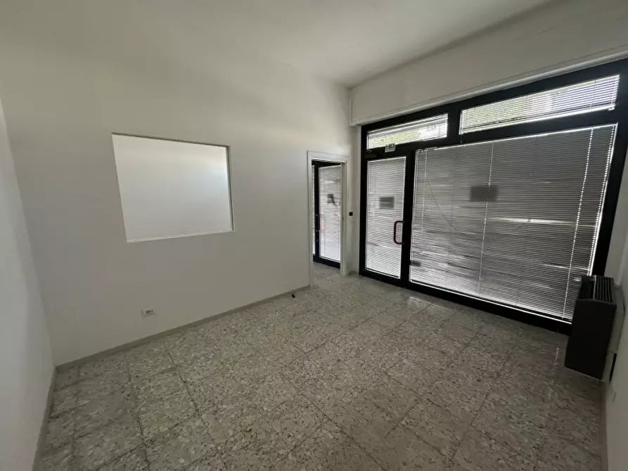 Immagine 25 di Negozio in vendita  in via Fornaci 217 a Padova