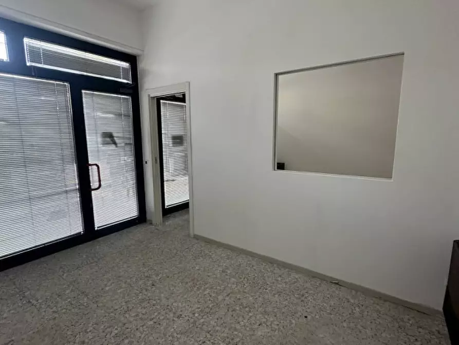 Immagine 26 di Negozio in vendita  in via Fornaci 217 a Padova