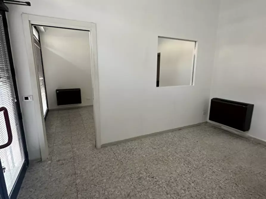 Immagine 27 di Negozio in vendita  in via Fornaci 217 a Padova