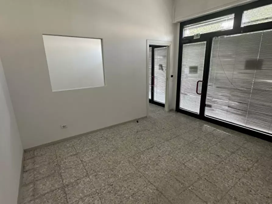 Immagine 28 di Negozio in vendita  in via Fornaci 217 a Padova