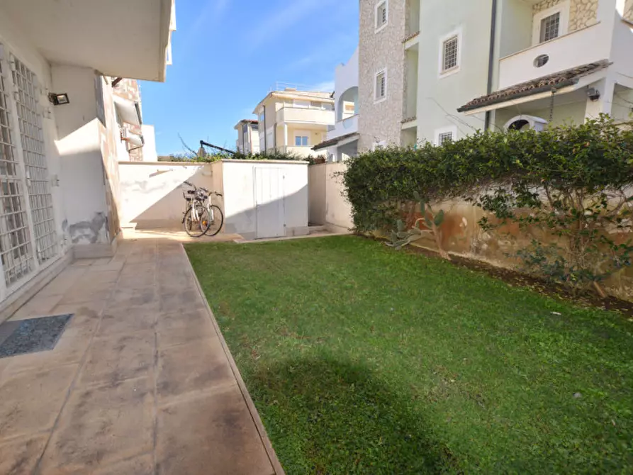 Immagine 4 di Casa indipendente in vendita  in VIA GIULIANOVA 67 a Fiumicino