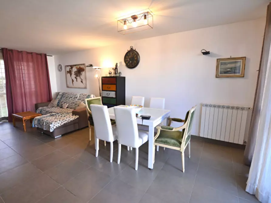 Immagine 7 di Casa indipendente in vendita  in VIA GIULIANOVA 67 a Fiumicino