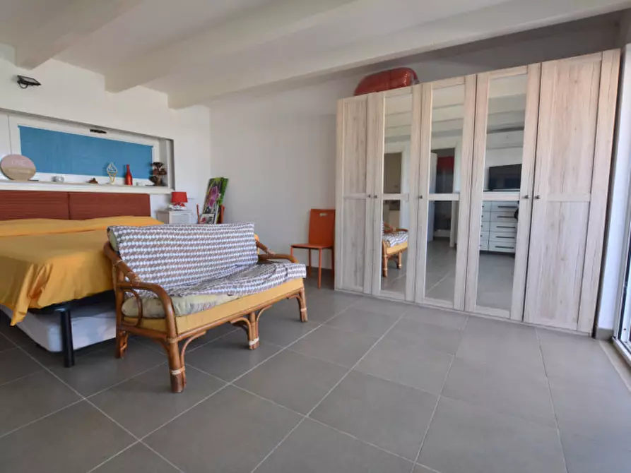 Immagine 10 di Casa indipendente in vendita  in VIA GIULIANOVA 67 a Fiumicino