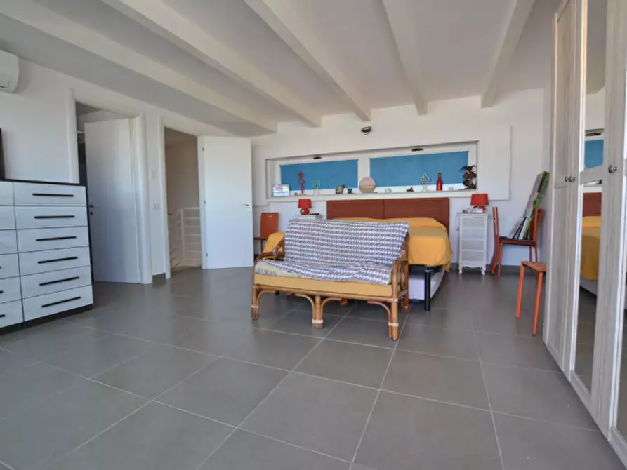 Immagine 11 di Casa indipendente in vendita  in VIA GIULIANOVA 67 a Fiumicino