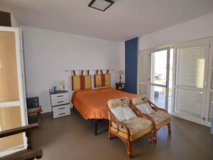 Immagine 13 di Casa indipendente in vendita  in VIA GIULIANOVA 67 a Fiumicino