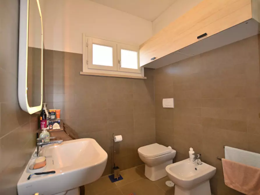 Immagine 17 di Casa indipendente in vendita  in VIA GIULIANOVA 67 a Fiumicino