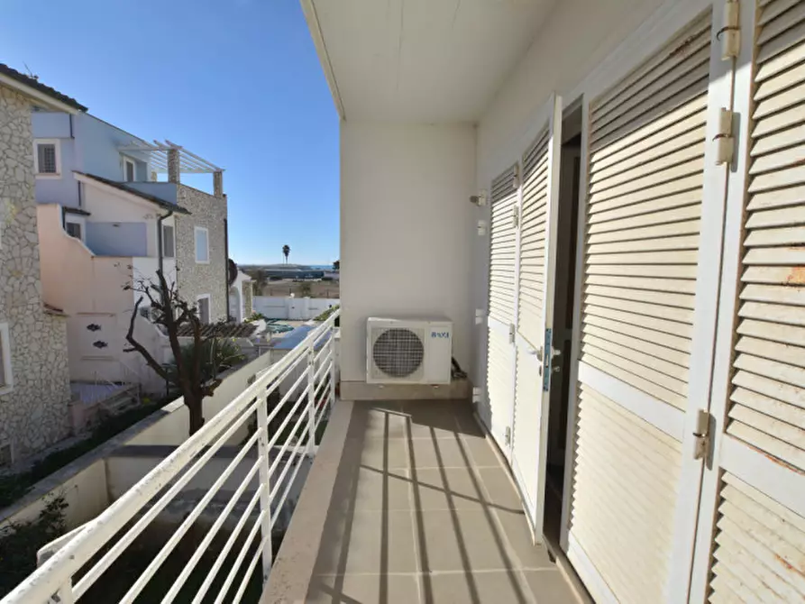 Immagine 19 di Casa indipendente in vendita  in VIA GIULIANOVA 67 a Fiumicino