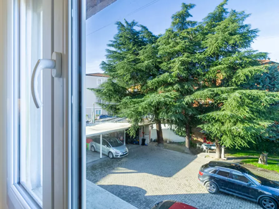 Immagine 31 di Appartamento in vendita  in VIA PORRETTANA a Casalecchio Di Reno