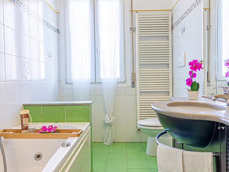 Immagine 38 di Appartamento in vendita  in VIA PORRETTANA a Casalecchio Di Reno