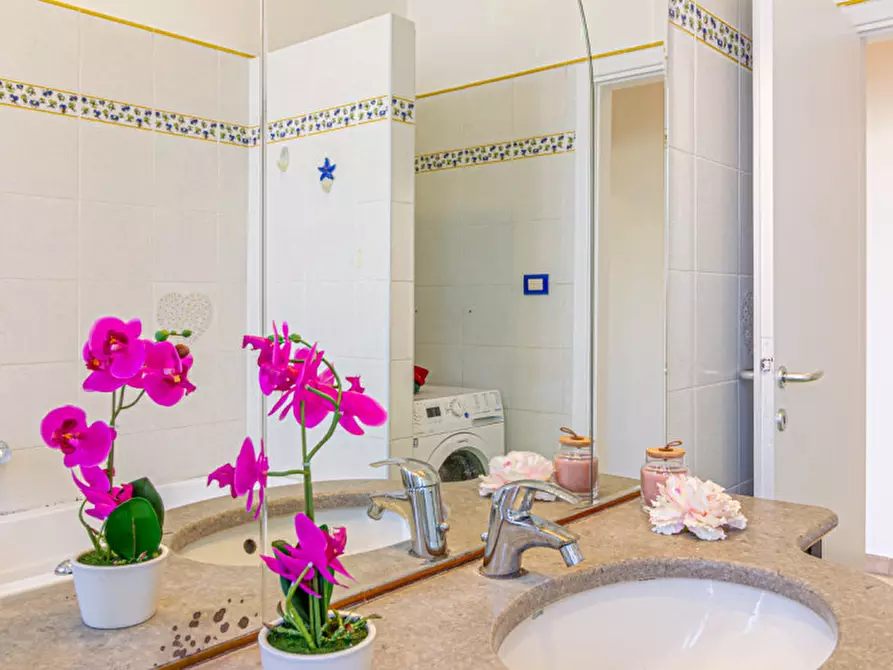 Immagine 40 di Appartamento in vendita  in VIA PORRETTANA a Casalecchio Di Reno