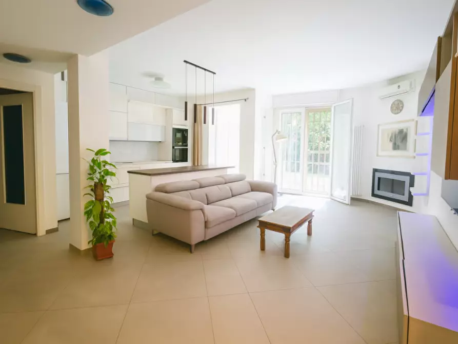 Immagine 3 di Appartamento in vendita  in Via Croce Idice a San Lazzaro Di Savena