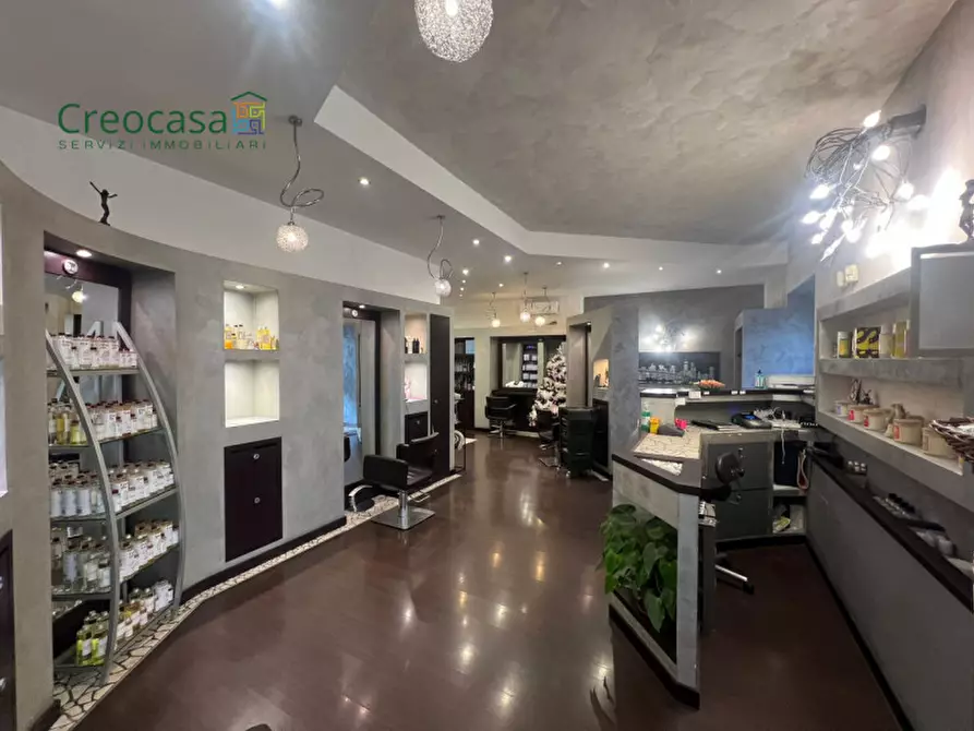 Immagine 1 di Negozio in vendita  a Stezzano