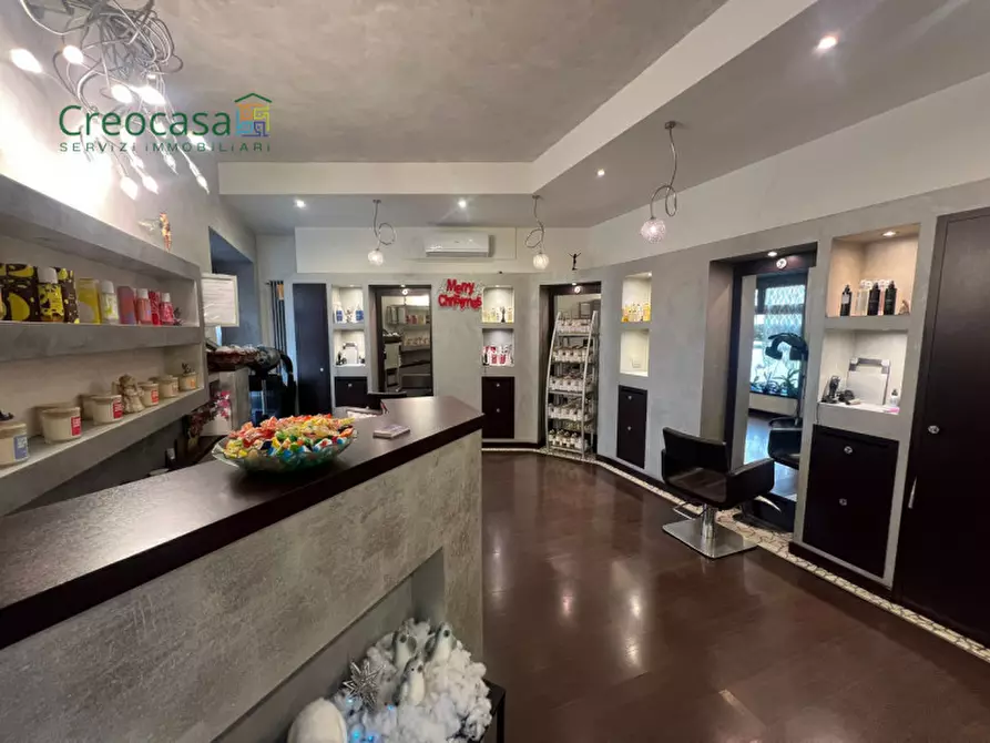 Immagine 4 di Negozio in vendita  a Stezzano