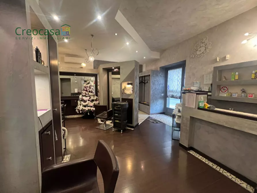 Immagine 5 di Negozio in vendita  a Stezzano