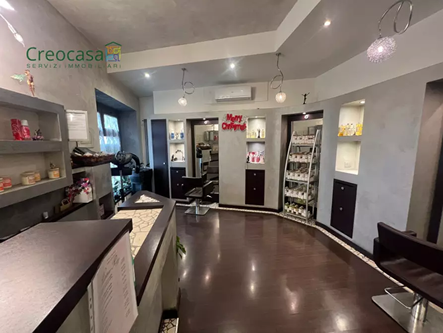 Immagine 10 di Negozio in vendita  a Stezzano