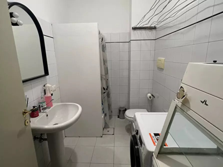 Immagine 12 di Negozio in vendita  a Stezzano