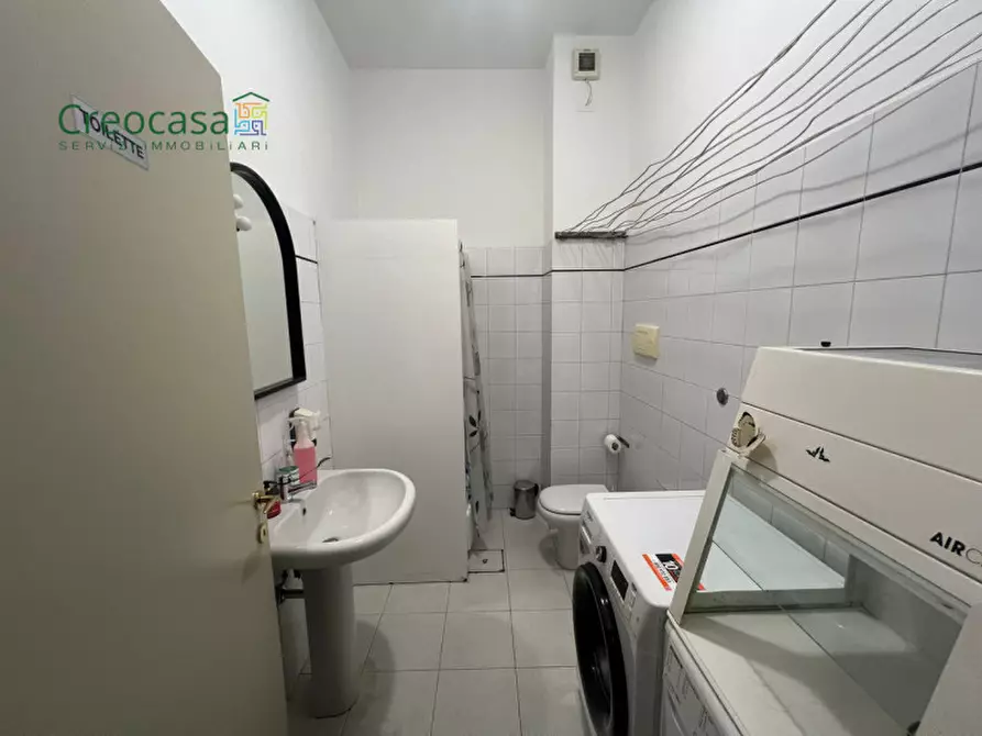 Immagine 13 di Negozio in vendita  a Stezzano