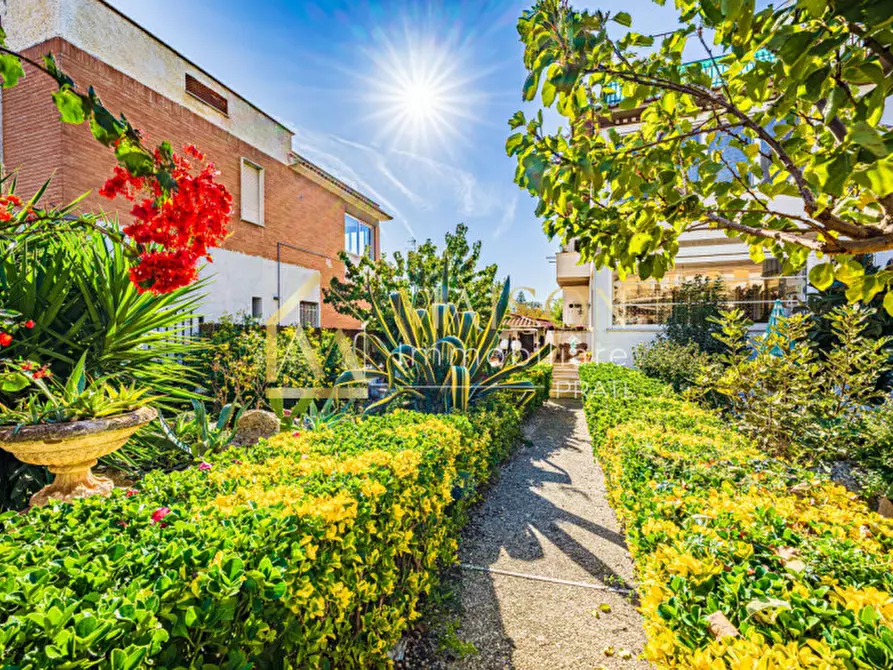 Immagine 3 di Appartamento in vendita  in Via Cola di Rienzo a Roma