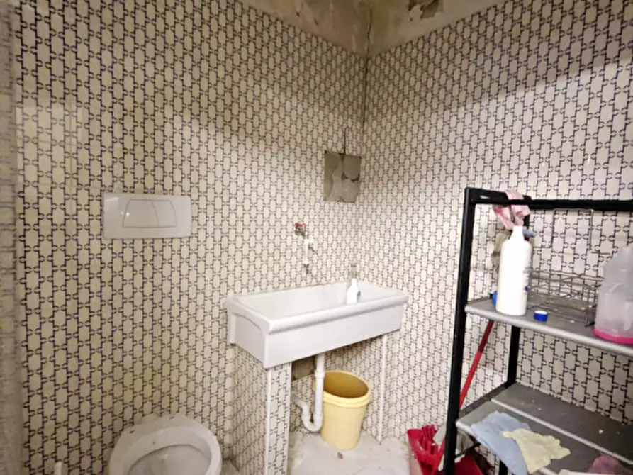Immagine 4 di Magazzino in vendita  a Matera