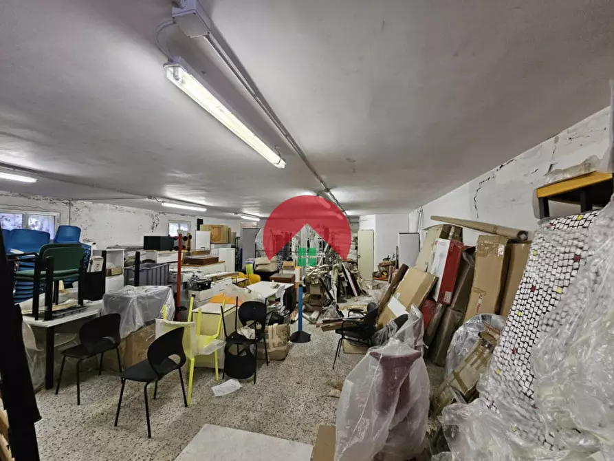 Immagine 5 di Magazzino in vendita  a Matera