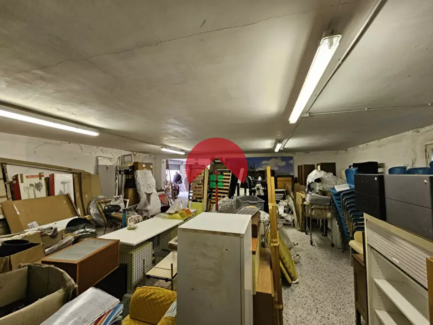 Immagine 6 di Magazzino in vendita  a Matera