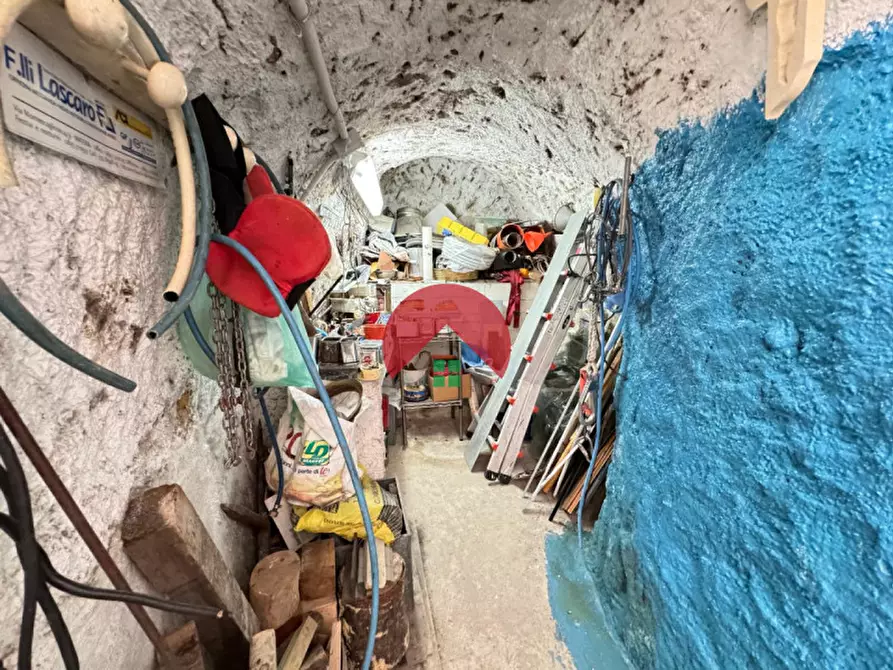 Immagine 4 di Attività commerciale in vendita  a Matera