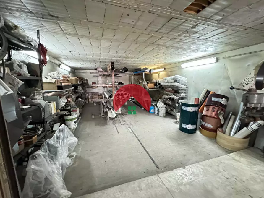 Immagine 6 di Attività commerciale in vendita  a Matera