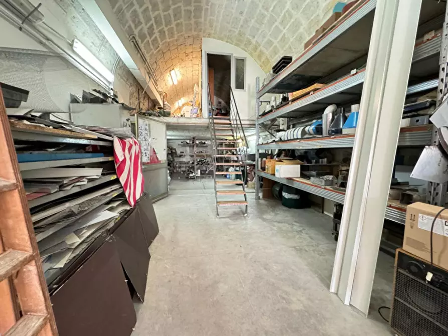 Immagine 7 di Attività commerciale in vendita  a Matera