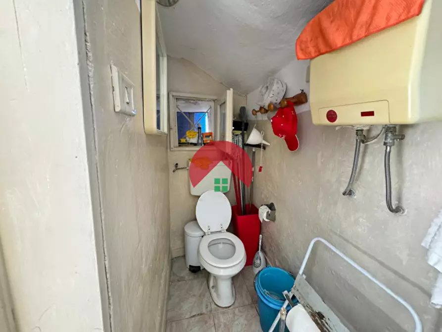 Immagine 12 di Attività commerciale in vendita  a Matera