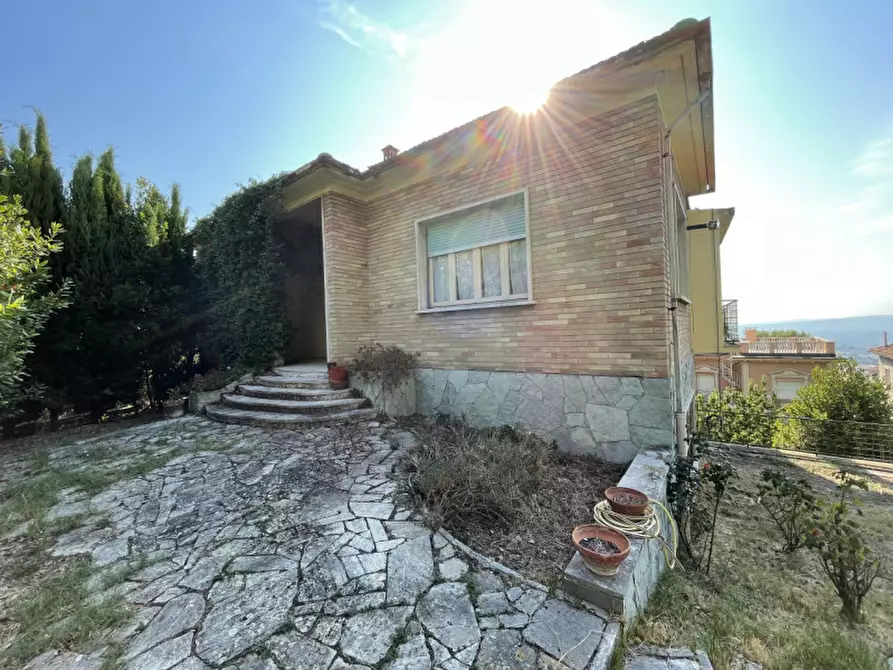 Immagine 1 di Villa in vendita  a Osimo