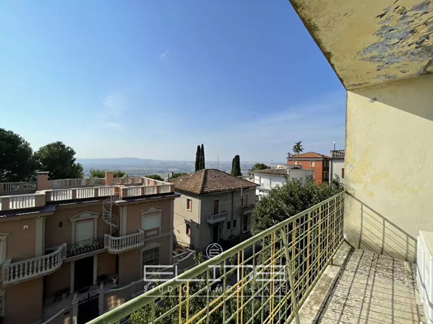 Immagine 2 di Villa in vendita  a Osimo