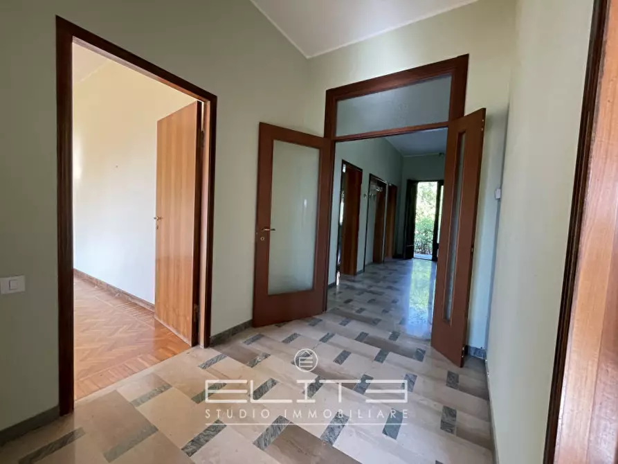 Immagine 7 di Villa in vendita  a Osimo