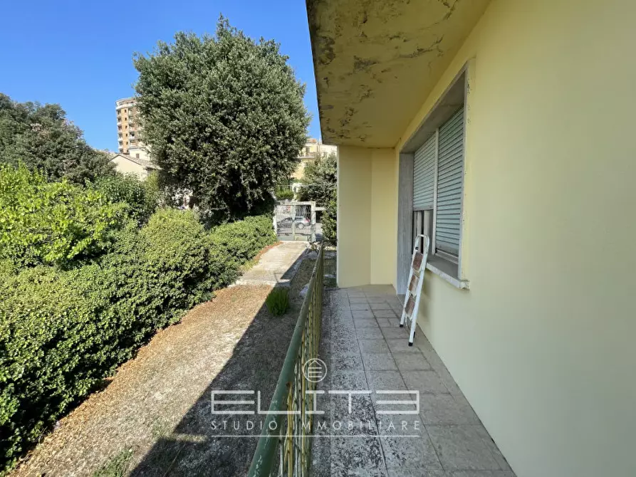 Immagine 9 di Villa in vendita  a Osimo